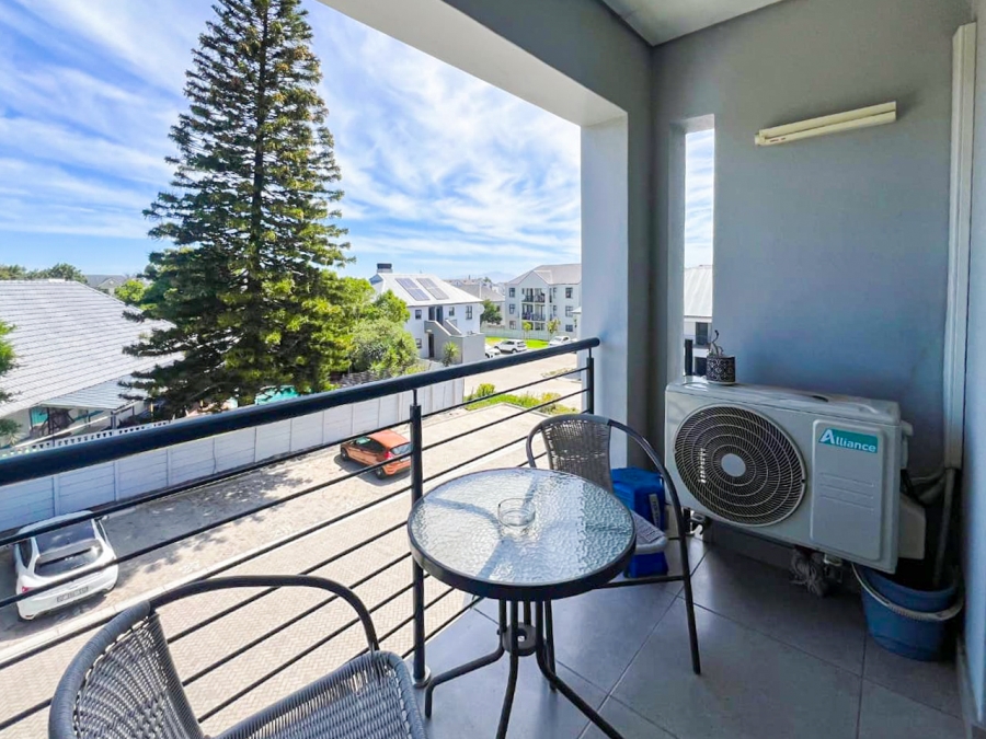 2 Bedroom Property for Sale in Loucharmante Western Cape